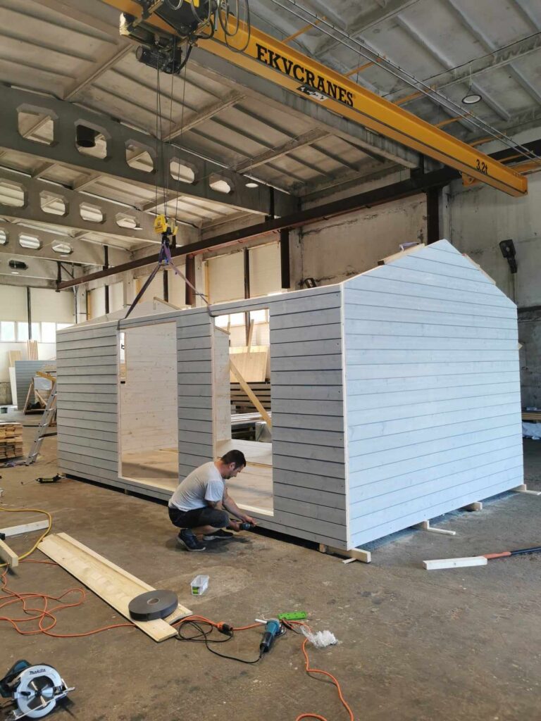 Tööpakkumine väike(moodul)majade monteerijale